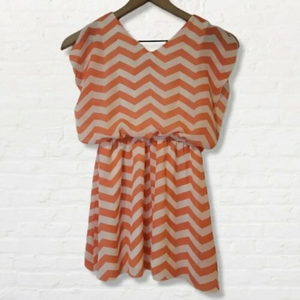 Speechless Dress Peach and White Chevron Girls Size Small Split Sleeve